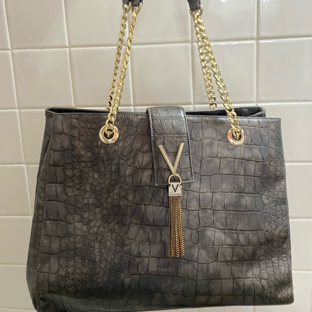 Stylish Valentino Mario Women’s Handbag – Like New